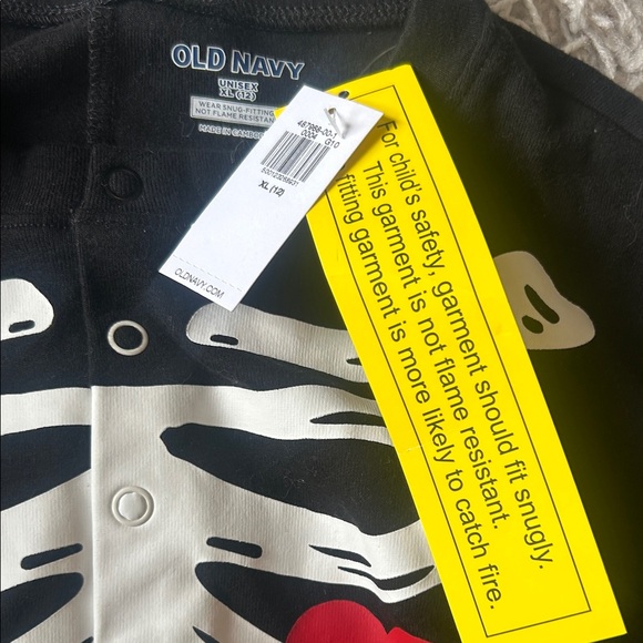 Old Navy Black Skeleton Kids Pajama Set - Picture 3 of 3